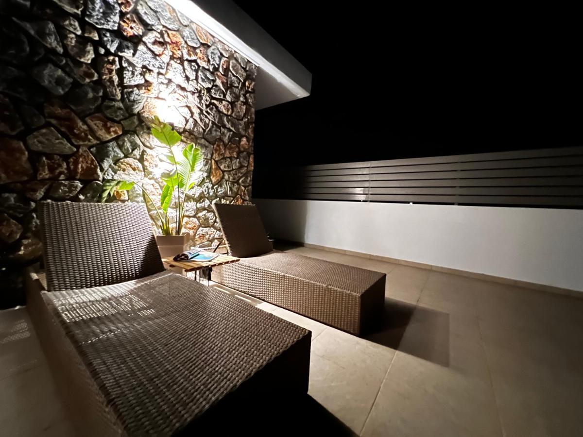 Odyssea Top View & Hot Jacuzzi Front Beach Kremasti  Ngoại thất bức ảnh