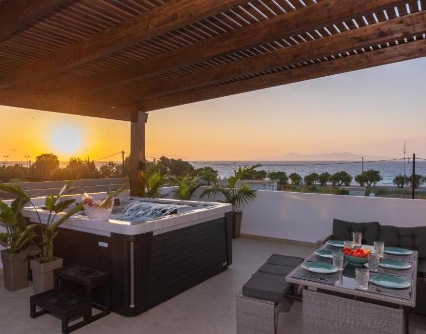 Odyssea Top View & Hot Jacuzzi Front Beach Kremasti  Ngoại thất bức ảnh