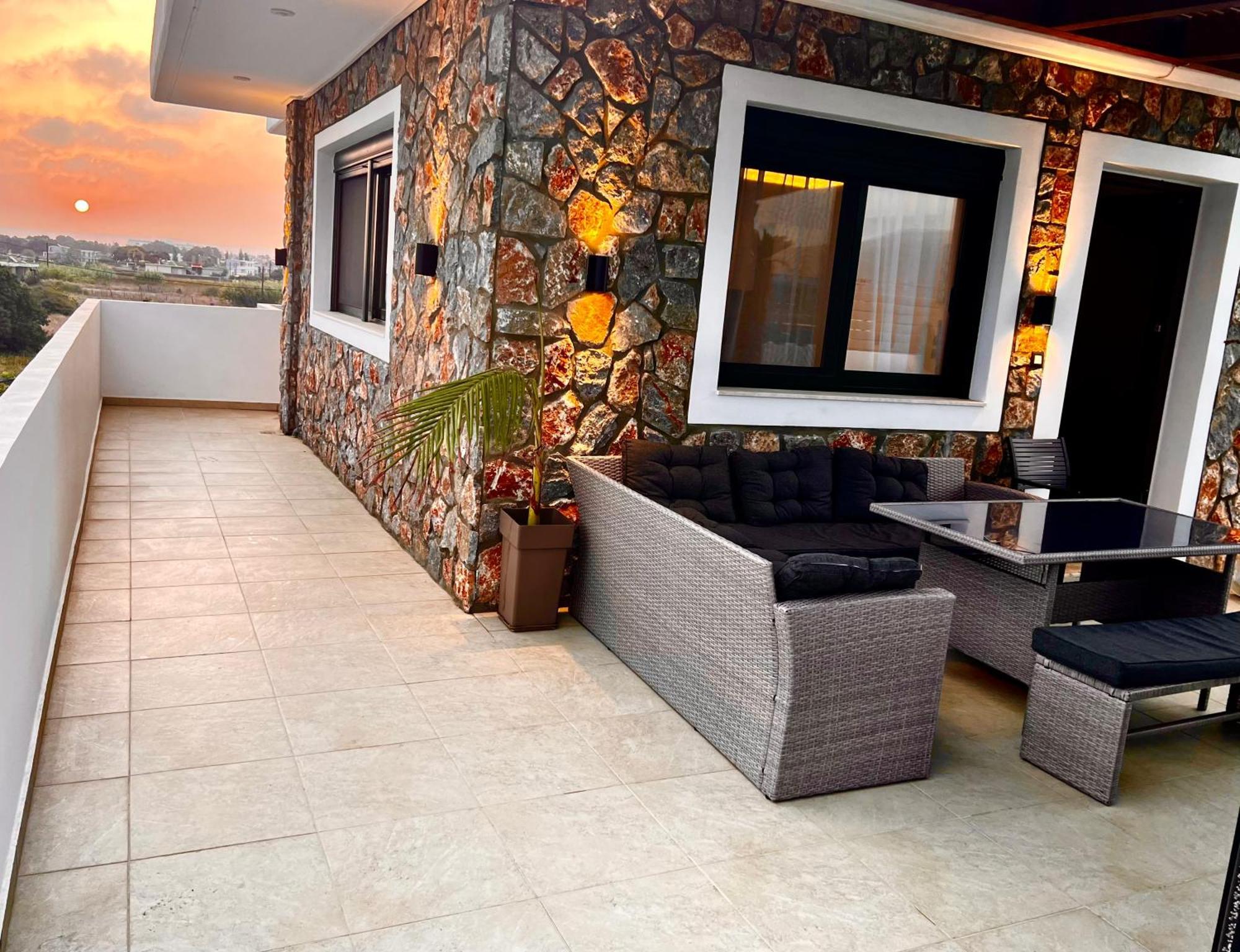 Odyssea Top View & Hot Jacuzzi Front Beach Kremasti  Ngoại thất bức ảnh